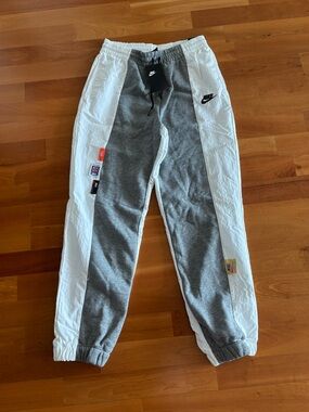 NWT NIKE Icon Clash Joggers Womens Small CJ2048 Gray White Colorblock Sweatpants